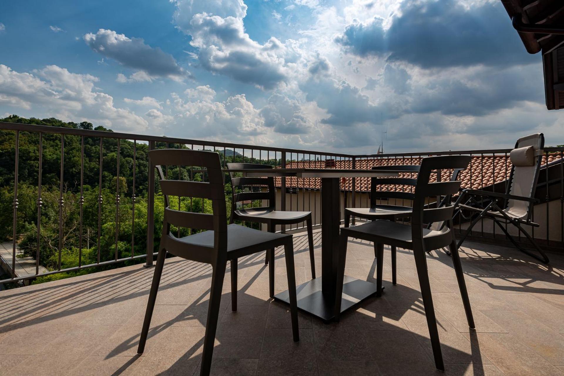 Mg House Luxury Apartment โกโม ภายนอก รูปภาพ