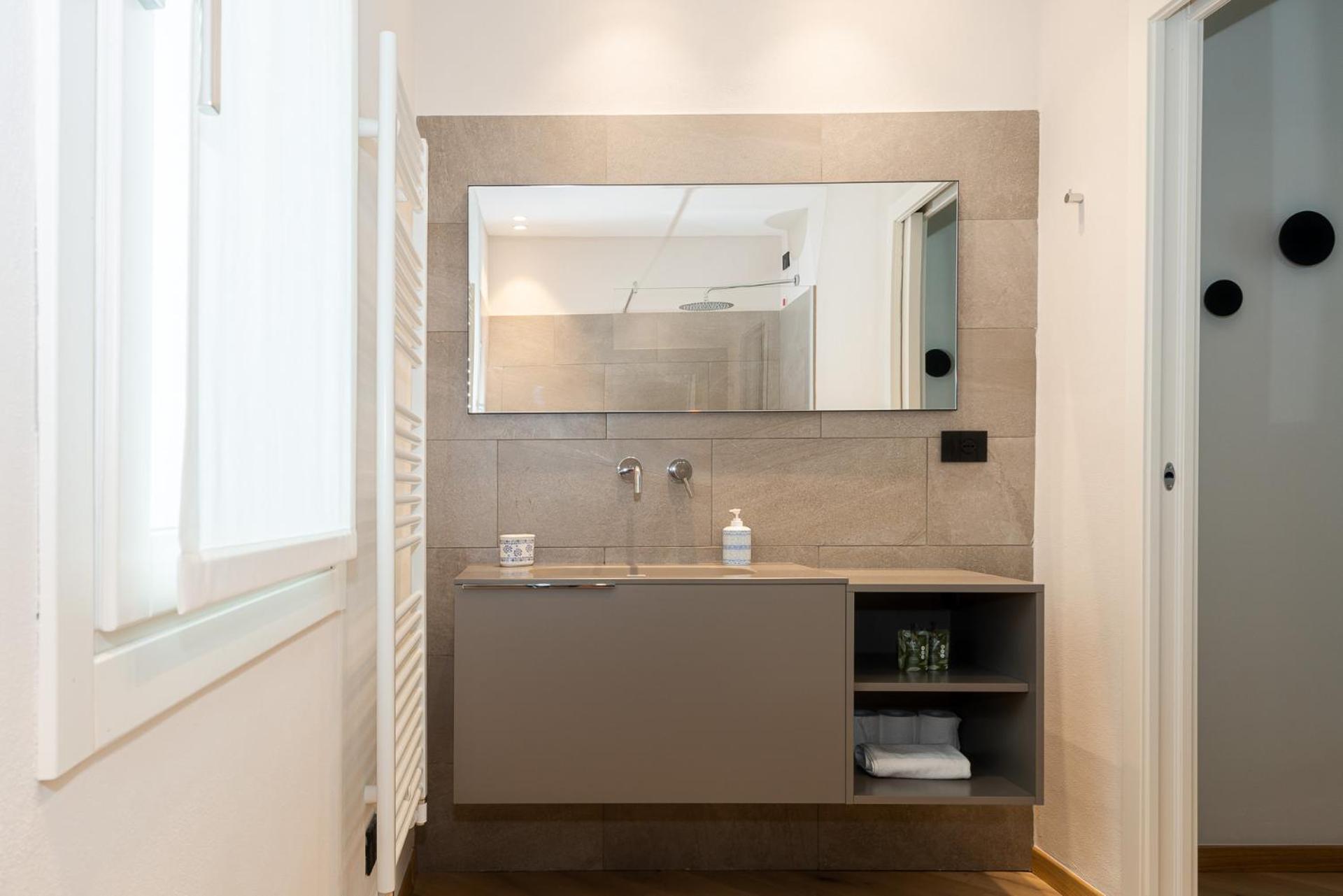 Mg House Luxury Apartment โกโม ภายนอก รูปภาพ
